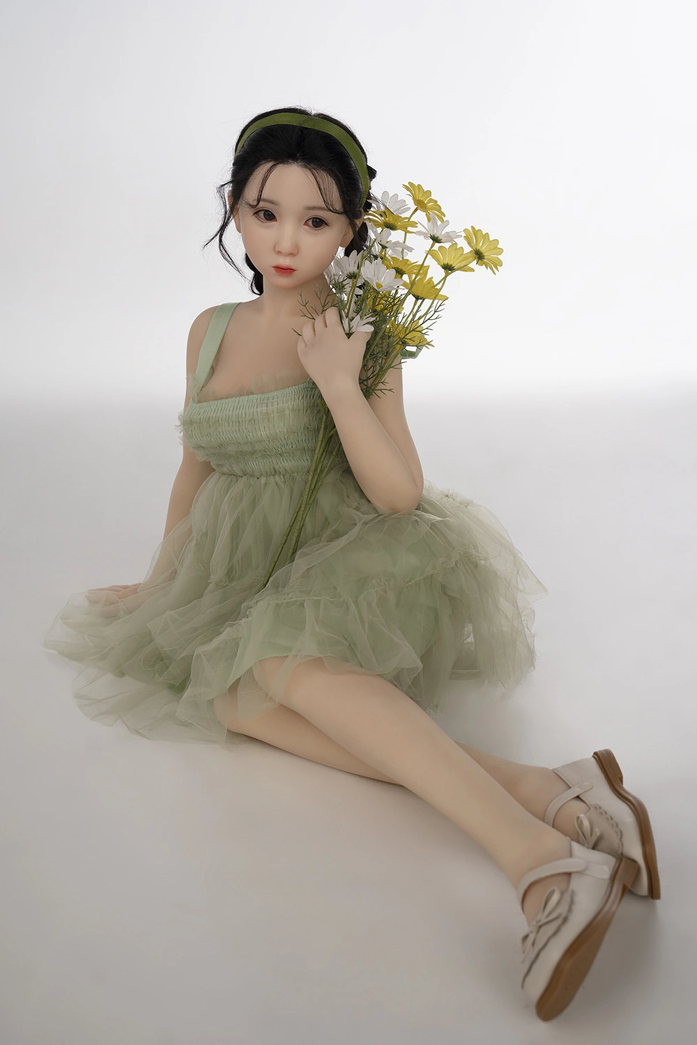  loli erotic doll wearing light green skirt